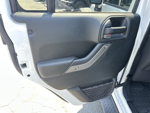 Used 2018 Jeep Wrangler Unlimited Sport S AWD/4WD image 24