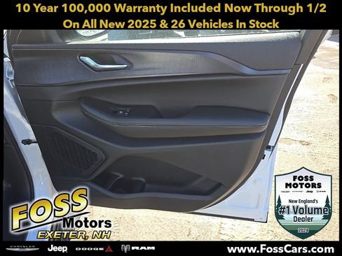 New 2025 Jeep Grand Cherokee L Laredo image 10