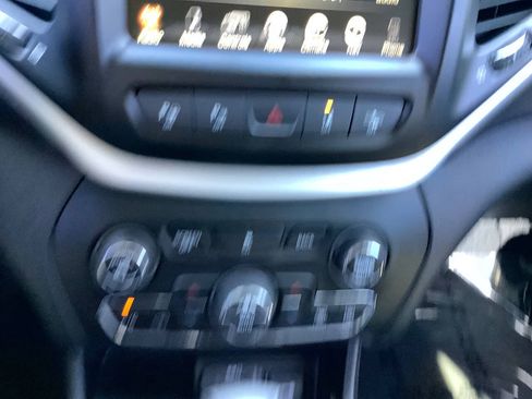 Used 2014 Jeep Cherokee Limited w/ Technology Group AWD/4WD image 40