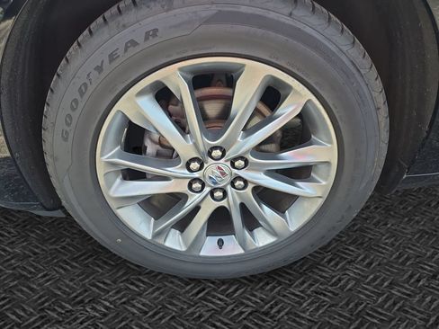 Used 2023 Buick Enclave Avenir AWD/4WD image 11