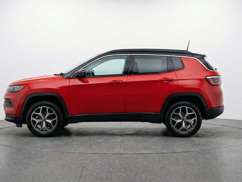 Used 2025 Jeep Compass Limited image 5