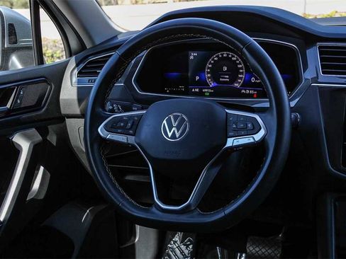 Used 2023 Volkswagen Tiguan SE image 14