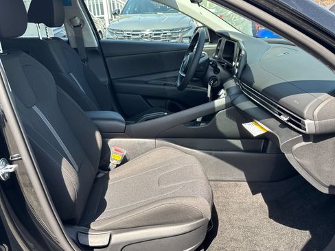 New 2026 Hyundai Elantra SE FWD image 14