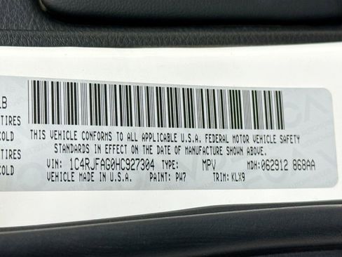 Used 2017 Jeep Grand Cherokee Altitude image 33