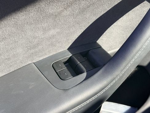 Used 2025 Tesla Model Y Long Range RWD image 10