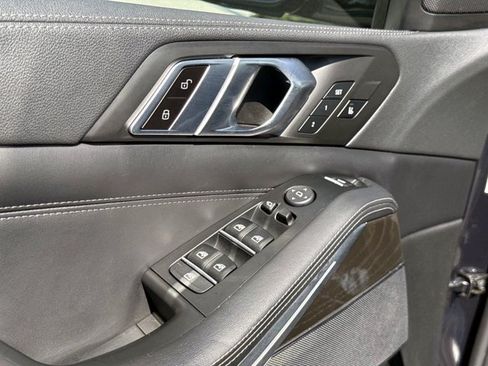 Used 2022 BMW X5 sDrive40i w/ M Sport Package RWD image 19
