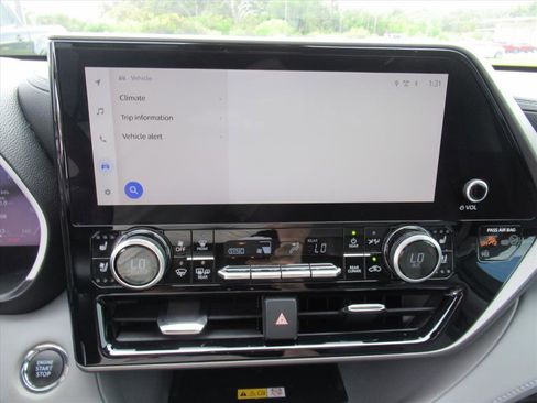 Used 2023 Toyota Highlander Limited image 27