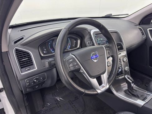 Used 2016 Volvo XC60 T5 Premier w/ Proximity Package image 13