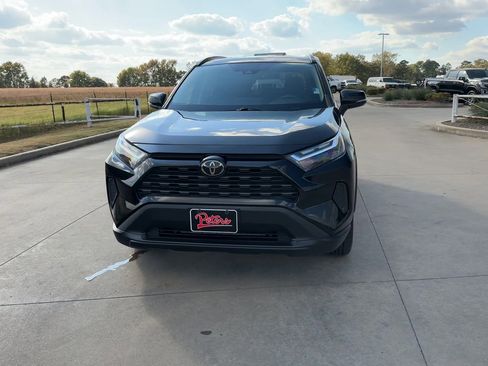 Used 2022 Toyota RAV4 XLE image 3