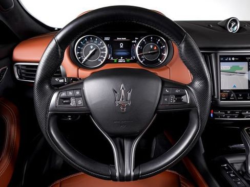 Used 2023 Maserati Levante GT AWD/4WD image 36