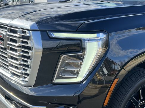 Used 2025 GMC Yukon Denali w/ Sun & Power Step Package image 12