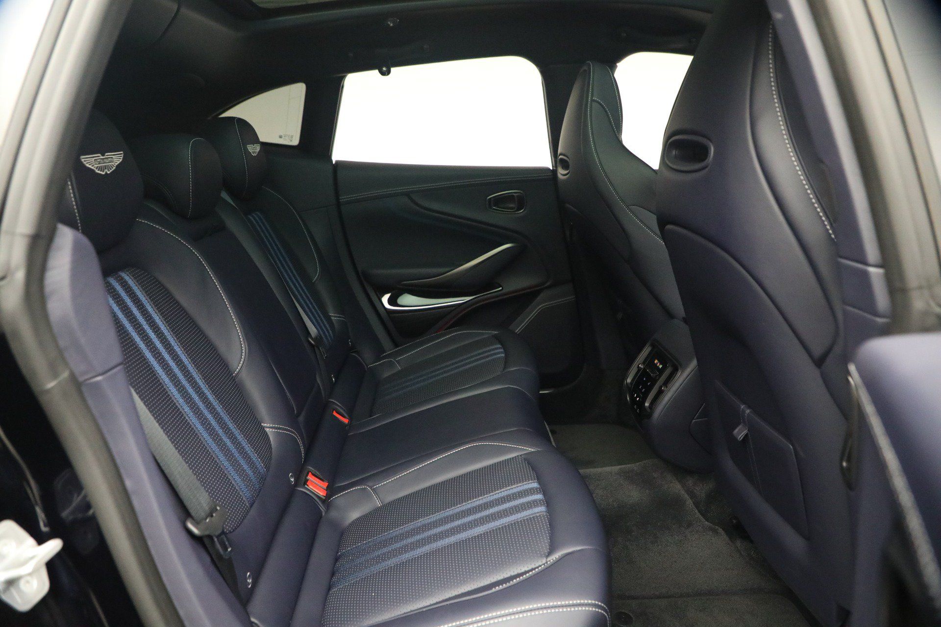 Used 2025 Aston Martin DBX 707 AWD/4WD image 18
