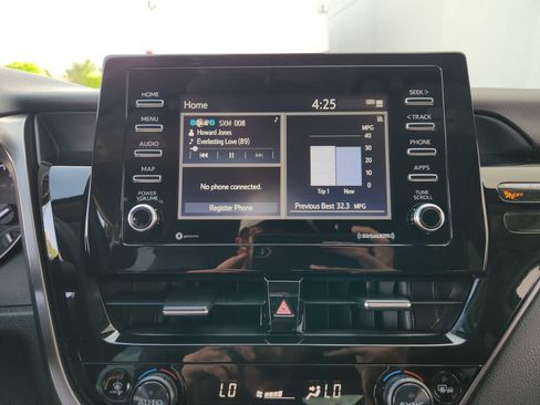 Used 2022 Toyota Camry SE FWD image 18