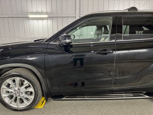 Used 2020 Toyota Highlander Limited AWD/4WD image 17