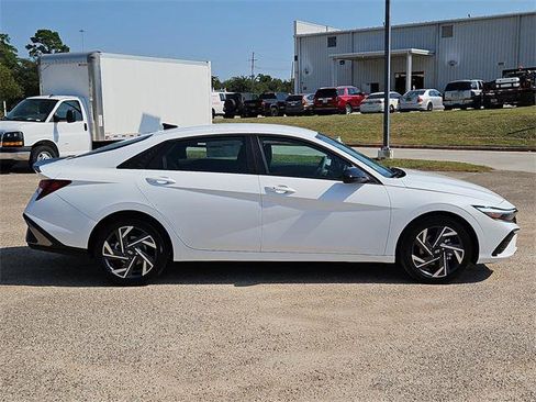 New 2025 Hyundai Elantra Sport image 4