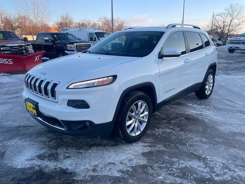 Used 2017 Jeep Cherokee Limited image 7