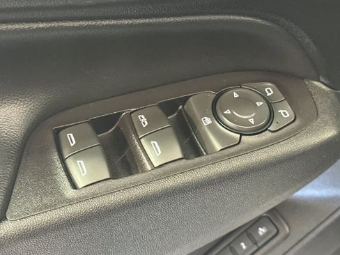 Used 2018 Chevrolet Equinox Premier FWD image 14
