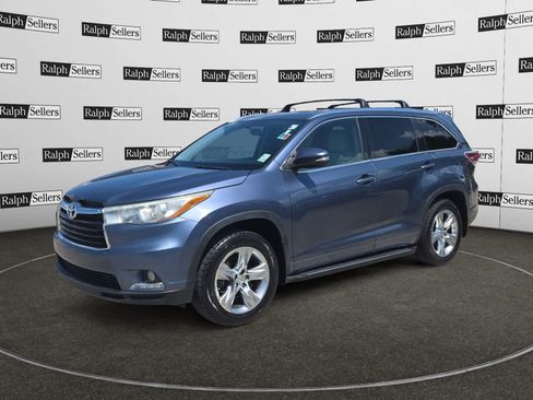 Used 2015 Toyota Highlander Limited FWD image 2