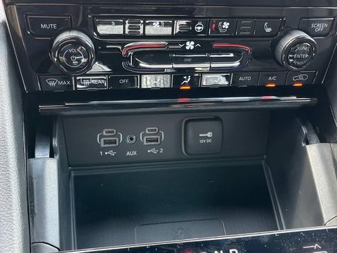 New 2025 Jeep Grand Cherokee L Overland w/ Luxury Tech Group IV image 17