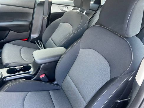 Certified 2023 Kia Forte LXS FWD image 5