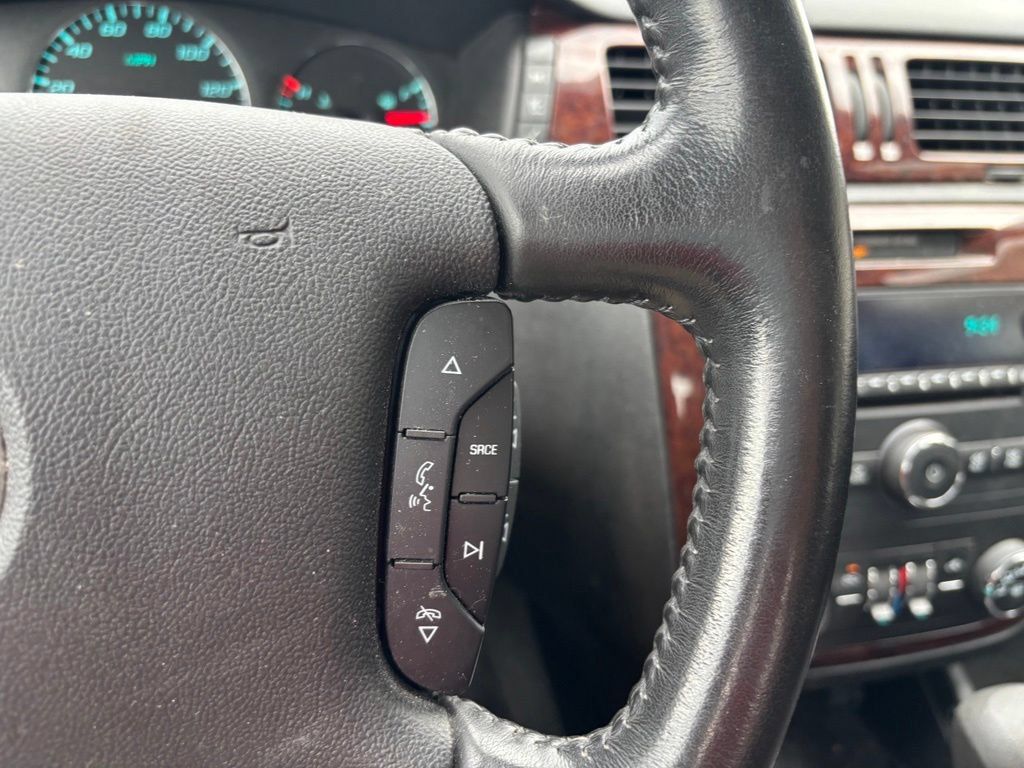 Used 2011 Chevrolet Impala LT FWD image 13