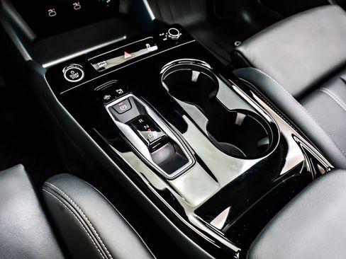 Used 2025 Audi Q6 e-tron Premium Plus w/ Premium Plus image 7