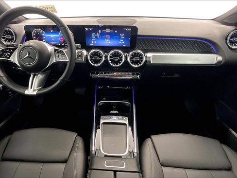 Used 2025 Mercedes-Benz GLB 250 4MATIC image 14