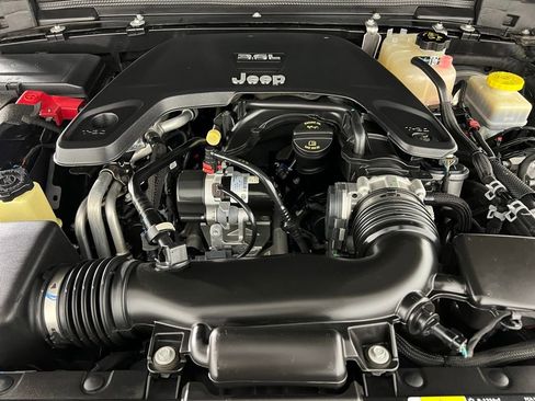 Used 2020 Jeep Wrangler Unlimited Sahara image 35