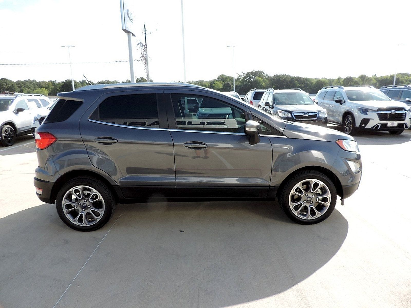 Used 2021 Ford EcoSport Titanium FWD image 4