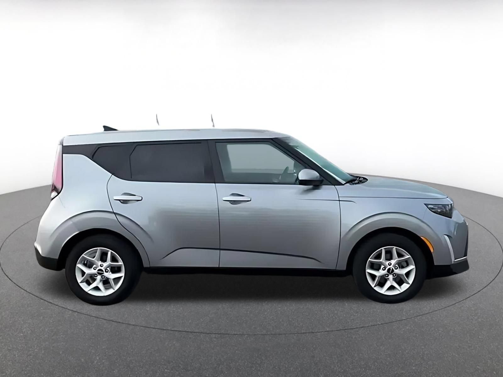 Used 2025 Kia Soul LX w/ LX Technology Package FWD image 15