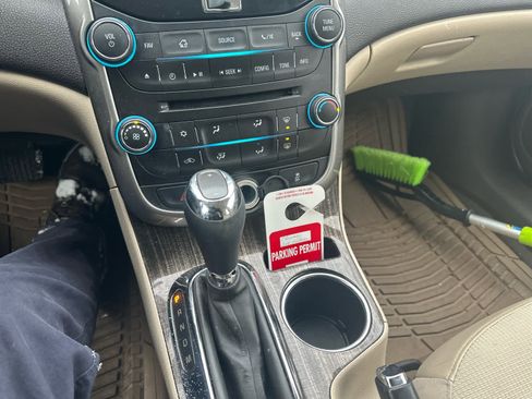 Used 2015 Chevrolet Malibu LT w/ Power Convenience Package image 6