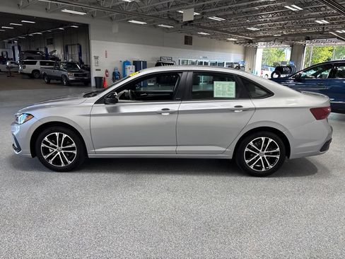 Used 2025 Volkswagen Jetta Sport FWD image 4