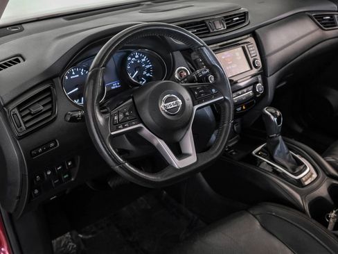 Used 2019 Nissan Rogue SL w/ Premium Package image 2