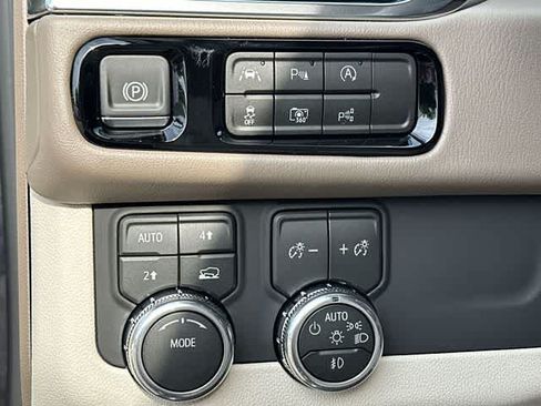 New 2026 GMC Yukon Denali AWD/4WD image 18