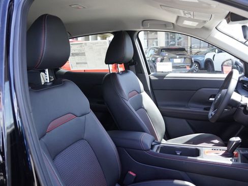 New 2026 Nissan Kicks SR FWD image 17