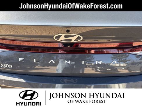 Certified 2025 Hyundai Elantra SE image 19
