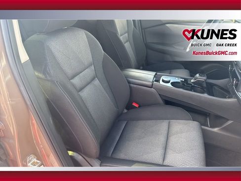 Used 2024 Nissan Rogue SV image 17