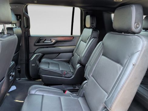 Used 2025 GMC Yukon XL Denali AWD/4WD image 31