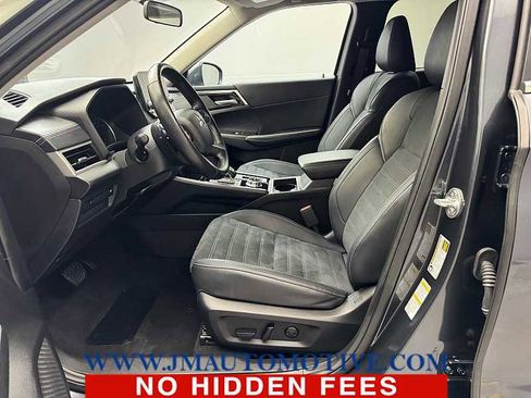 Used 2024 Mitsubishi Outlander SE image 12