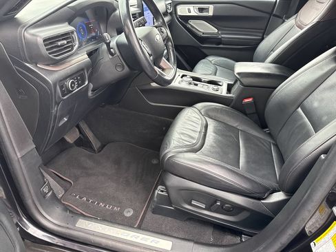 Used 2024 Ford Explorer Platinum w/ Technology Package AWD/4WD image 22