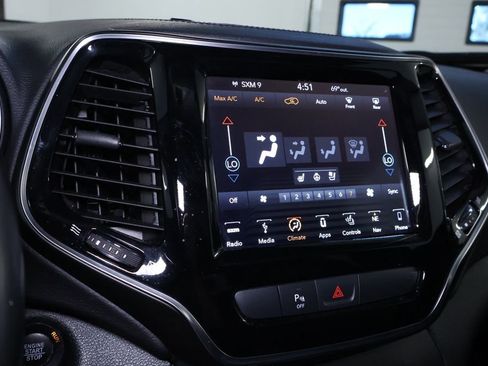 Used 2019 Jeep Cherokee Limited w/ Luxury Group image 28