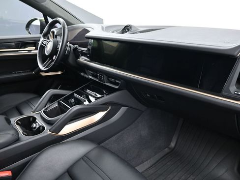 Certified 2024 Porsche Cayenne Turbo GT image 14