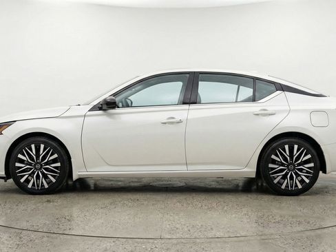 Used 2025 Nissan Altima 2.5 SV image 5