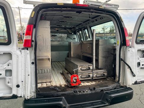 Used 2018 Chevrolet Express 2500 w/ Driver Convenience Package image 18