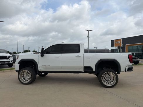 Used 2023 GMC Sierra 2500 AT4 AWD/4WD image 2