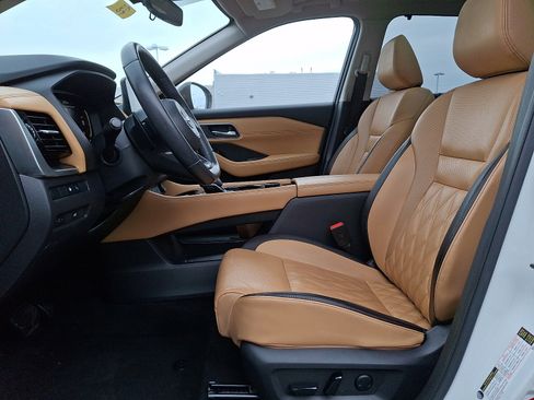 Used 2023 Nissan Rogue Platinum w/ Platinum Premium Package image 13