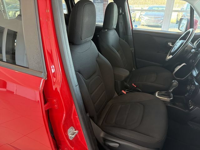 Used 2019 Jeep Renegade Latitude FWD image 18