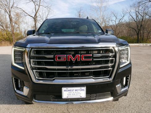 Used 2022 GMC Yukon SLT w/ SLT Premium Package image 3