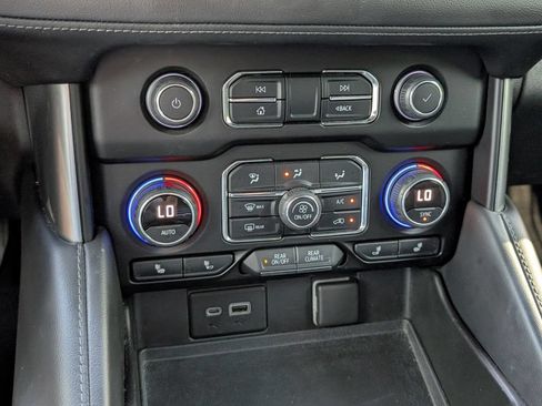 Used 2022 Chevrolet Suburban Z71 AWD/4WD image 9