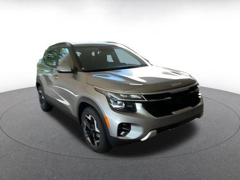 Used 2025 Kia Seltos S image 3